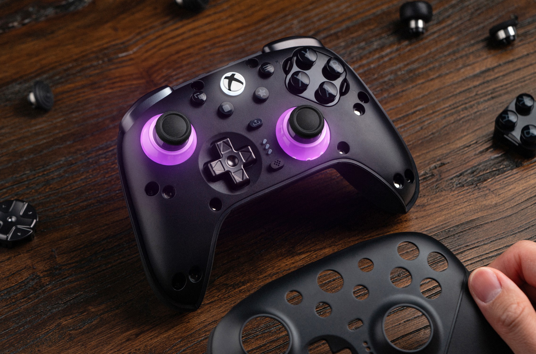 Retro esinti, modern teknoloji, kişiselleştirilebilir oyun deneyimi