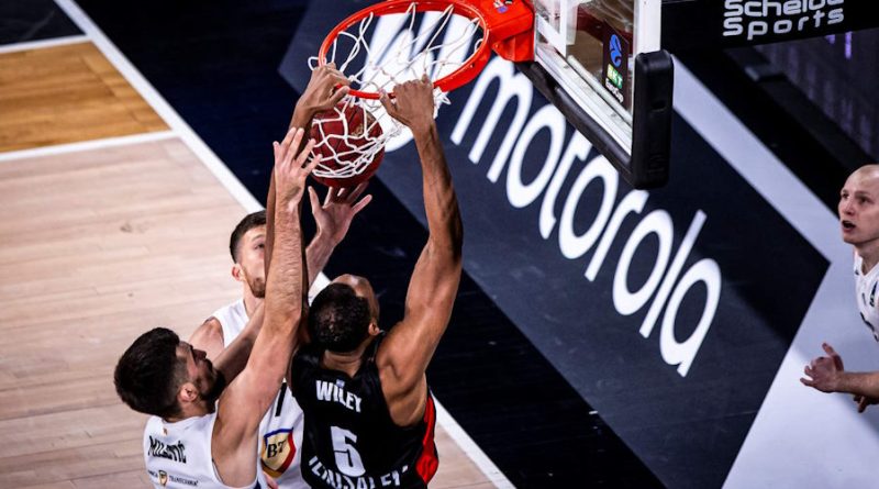 Sahnede Wiley, basketbolun heyecanını yakalıyor