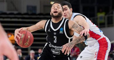 Performansıyla göz kamaştıran DeVante' Jones, EuroCup'ta MVP oldu!