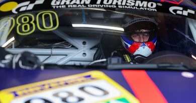 Verstappen'le Mercedes, Nürburgring'de zirve hedefliyor