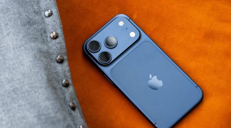 Rekor iPhone satışları, yapay zeka beklentileri ertelendi