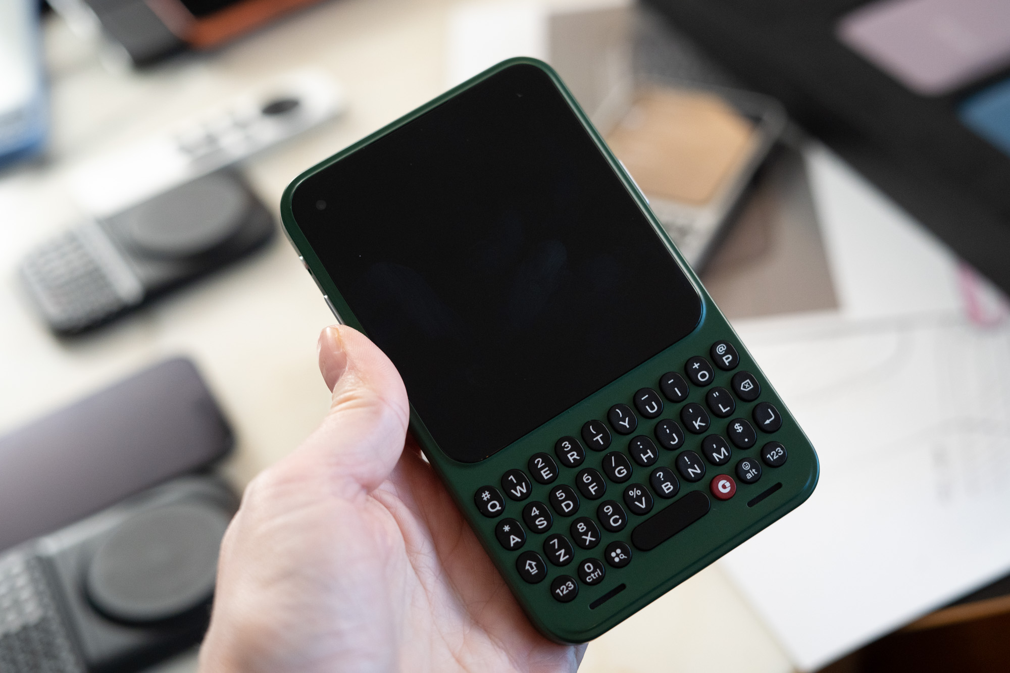 Yenilikçi formlar, akıllı telefon tasarımının sınırlarını zorluyor