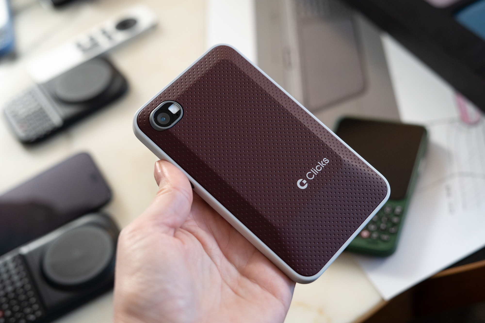 Yenilikçi formlar, akıllı telefon tasarımının sınırlarını zorluyor