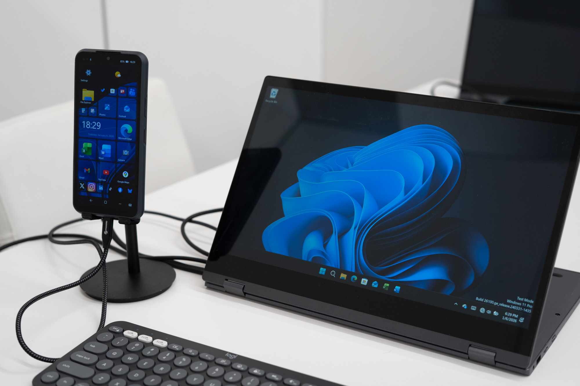 Üç işletim sistemi bir arada, mobilin sınırlarını zorladı