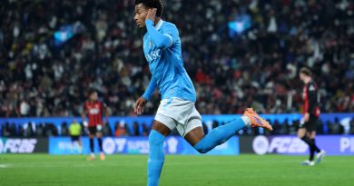 Brezilyalı yıldız sahalardan uzak, Napoli'nde kara bulutlar