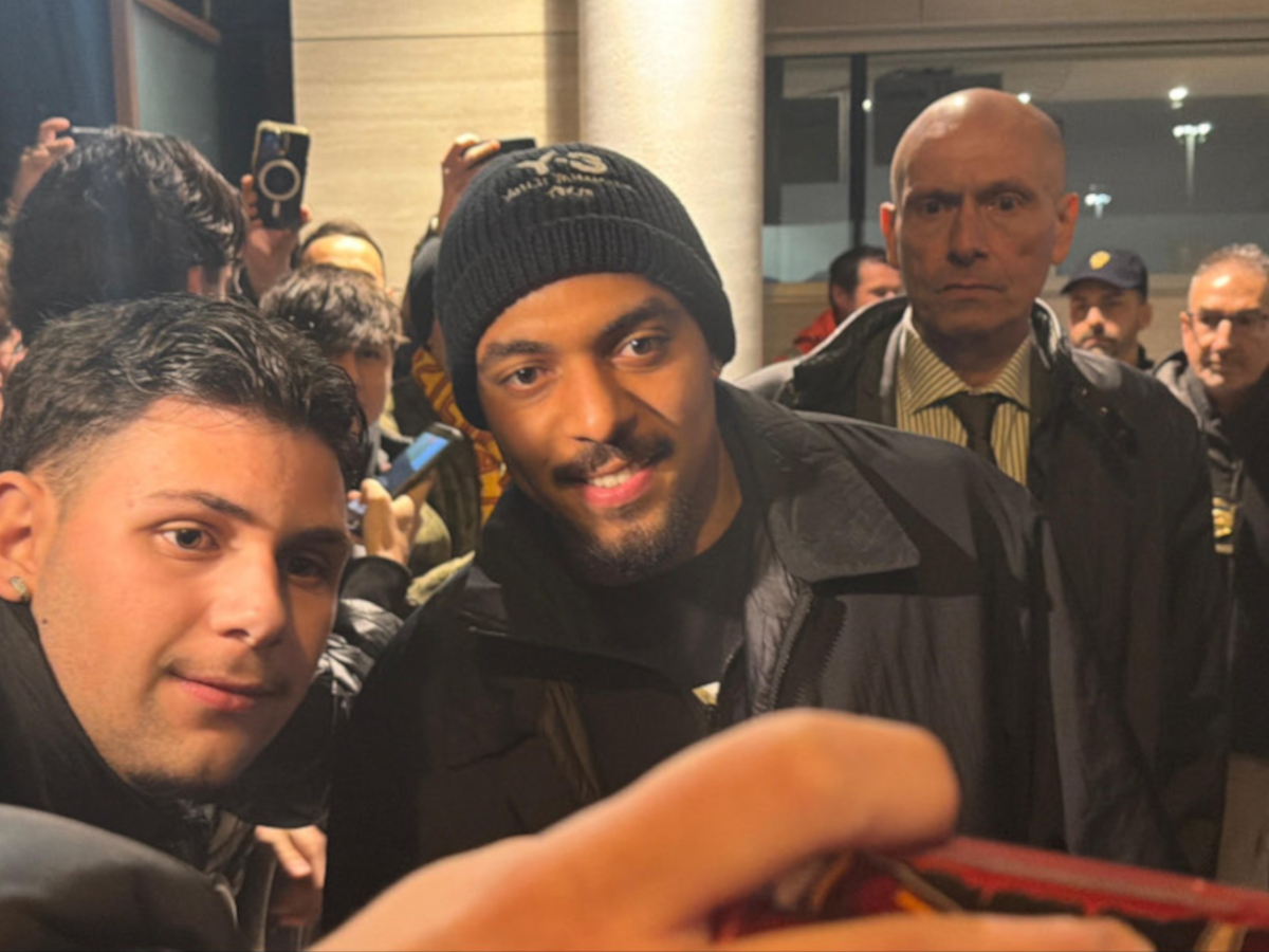 Roma'ya coşkuyla karşılanan Malen, transferin eşiğinde