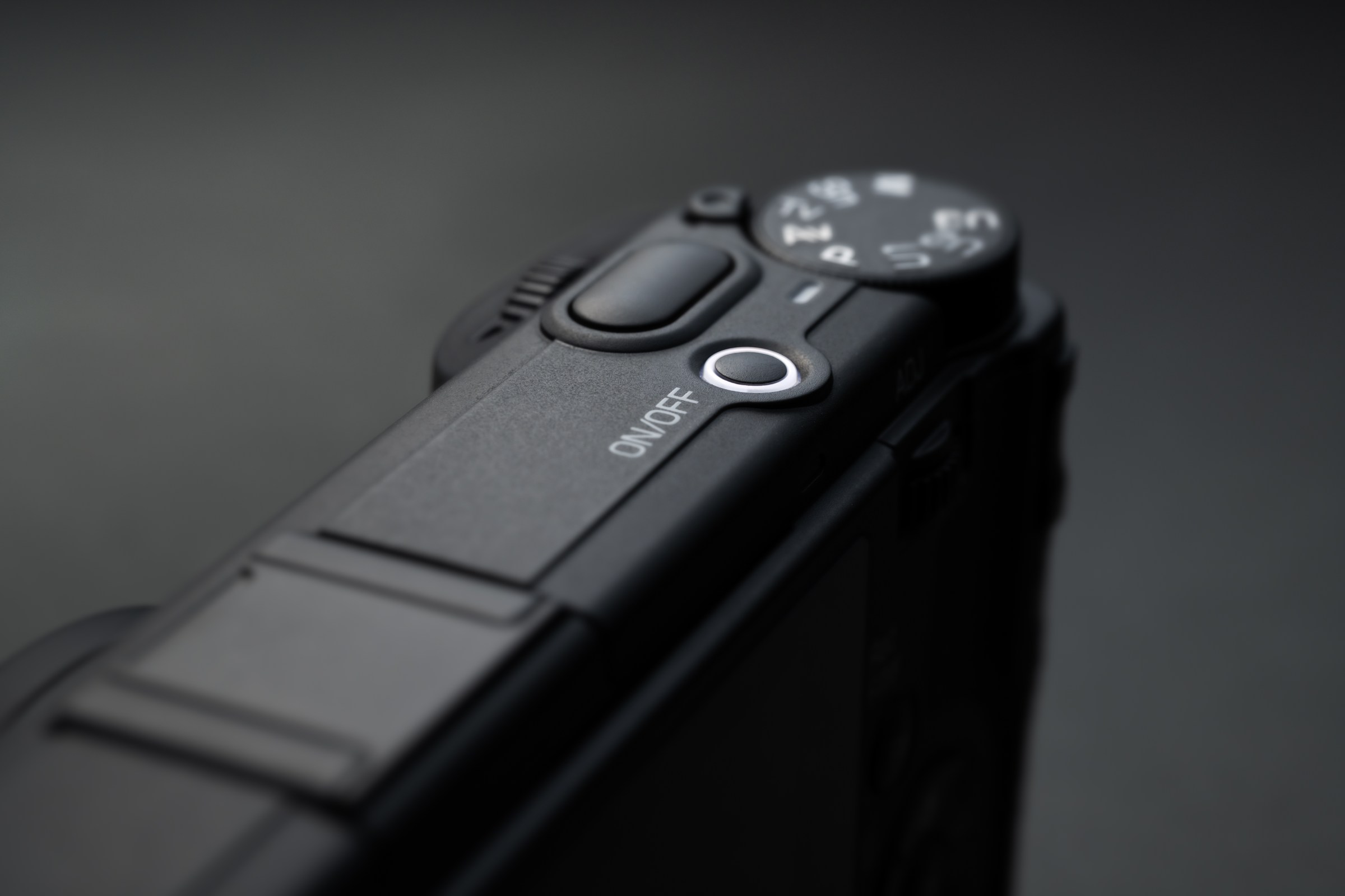 Siyah beyazın büyüsü, Ricoh'dan şimdiye kadar hiç olmadığı gibi