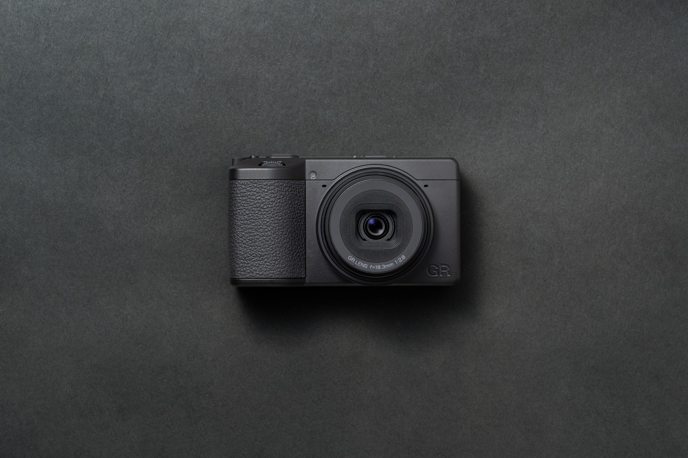 Siyah beyazın büyüsü, Ricoh'dan şimdiye kadar hiç olmadığı gibi