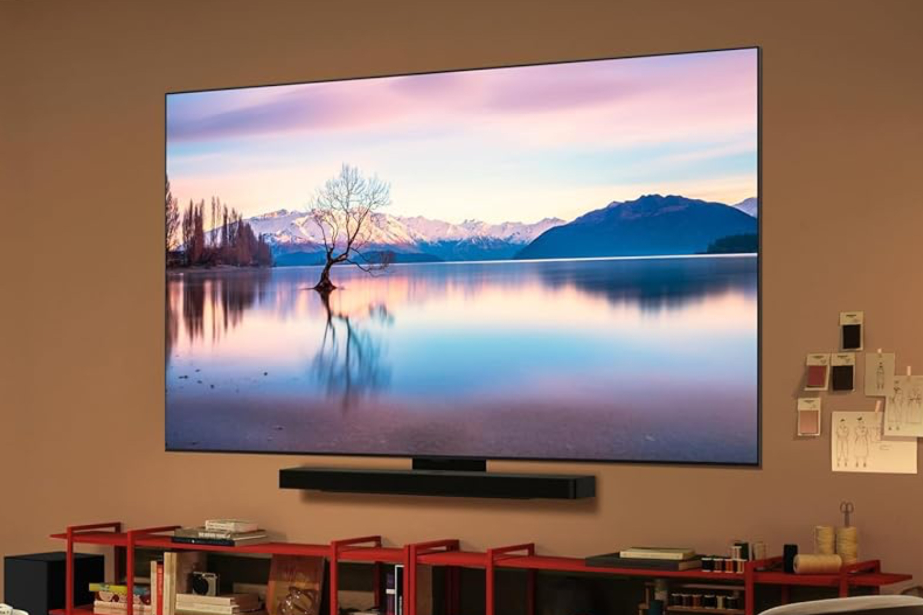 Görüntü için alt metin önerileri: Parlak ekran, büyük fırsat! Ev