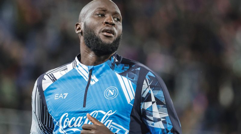 Napoli'de kalıyor, Everton ve Beşiktaş'ın tekliflerini geri çevirdi