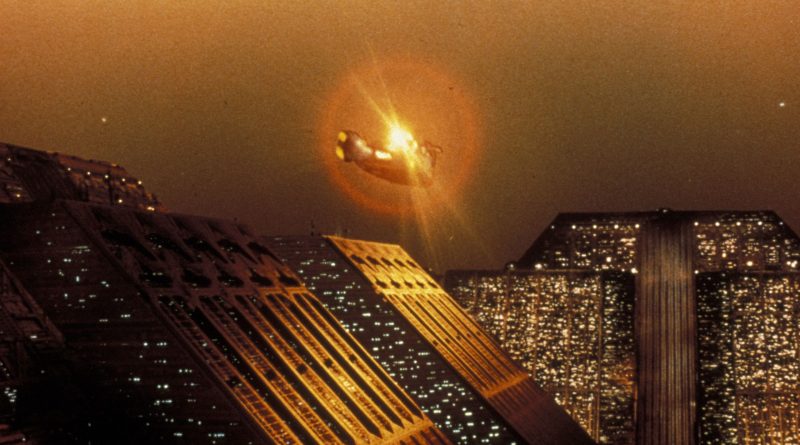 Neon ışıklar, distopya, aksiyon ve müzik ziyafeti