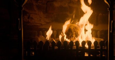 Yazar, yönetmenle anlaşmazlık; ateş ve kanın izinde farklı yollar