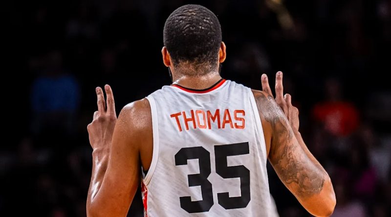 Blok kralı TaShawn Thomas, tarihe geçti, rekor kırıldı!