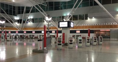 Kaos Detroit'te, araç terminale girdi, şok ve yaralanma