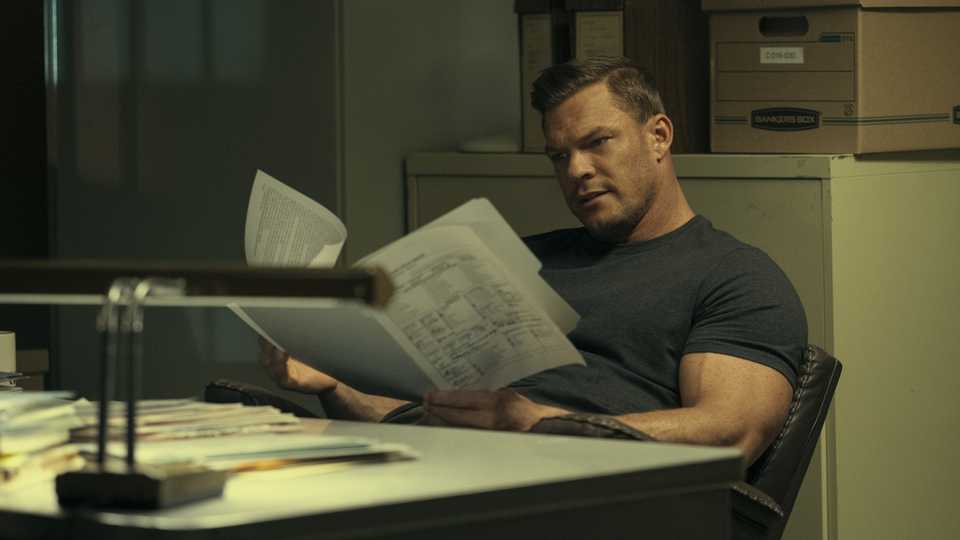 Deneyimli, sert bakışlı, Reacher'ın olgun hali mi geliyor?