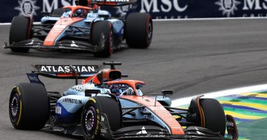 Hız, renk, nostalji: Williams Gulf, pistte parlıyor!