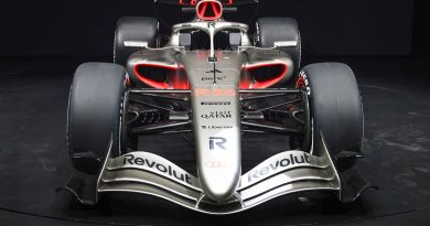 Gri tonlar, kırmızı detaylar, Formula 1 heyecanı, tartışma yaratıyor