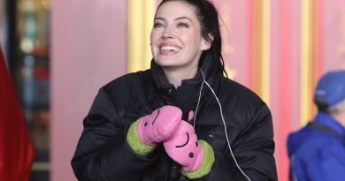 Coşku eksilmedi, yağmurla modern müzik dans etti