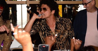 Sahne ışıkları, yeni müzik, dünya seni bekliyor!