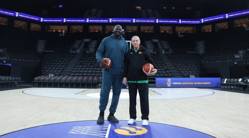 Dev adamla Cumhurbaşkanı, keyifli anlar İstanbul'da yakalandı