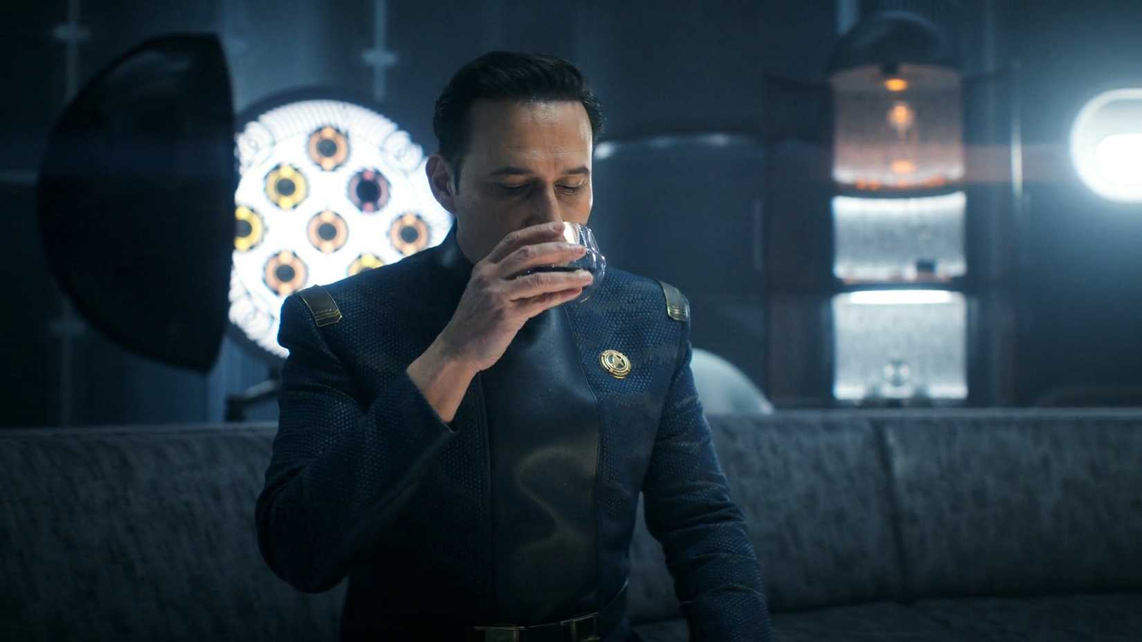 Çay ritüeli, beklenmedik itiraf, Picard şaşkın, Kelrec bilgili