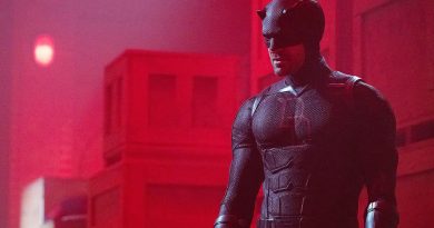 Kırmızı, karanlık, kahraman geri dönüyor, heyecan dorukta