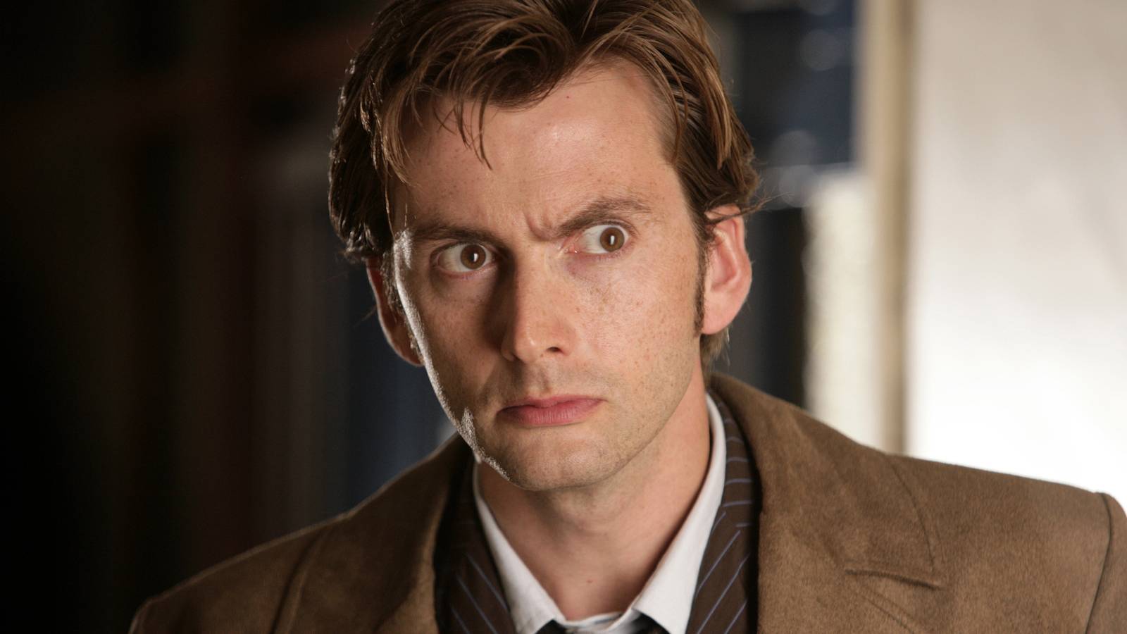 Gizli bakışlar, anlamlı sessizlikler, beklenmedik bir dokunuş