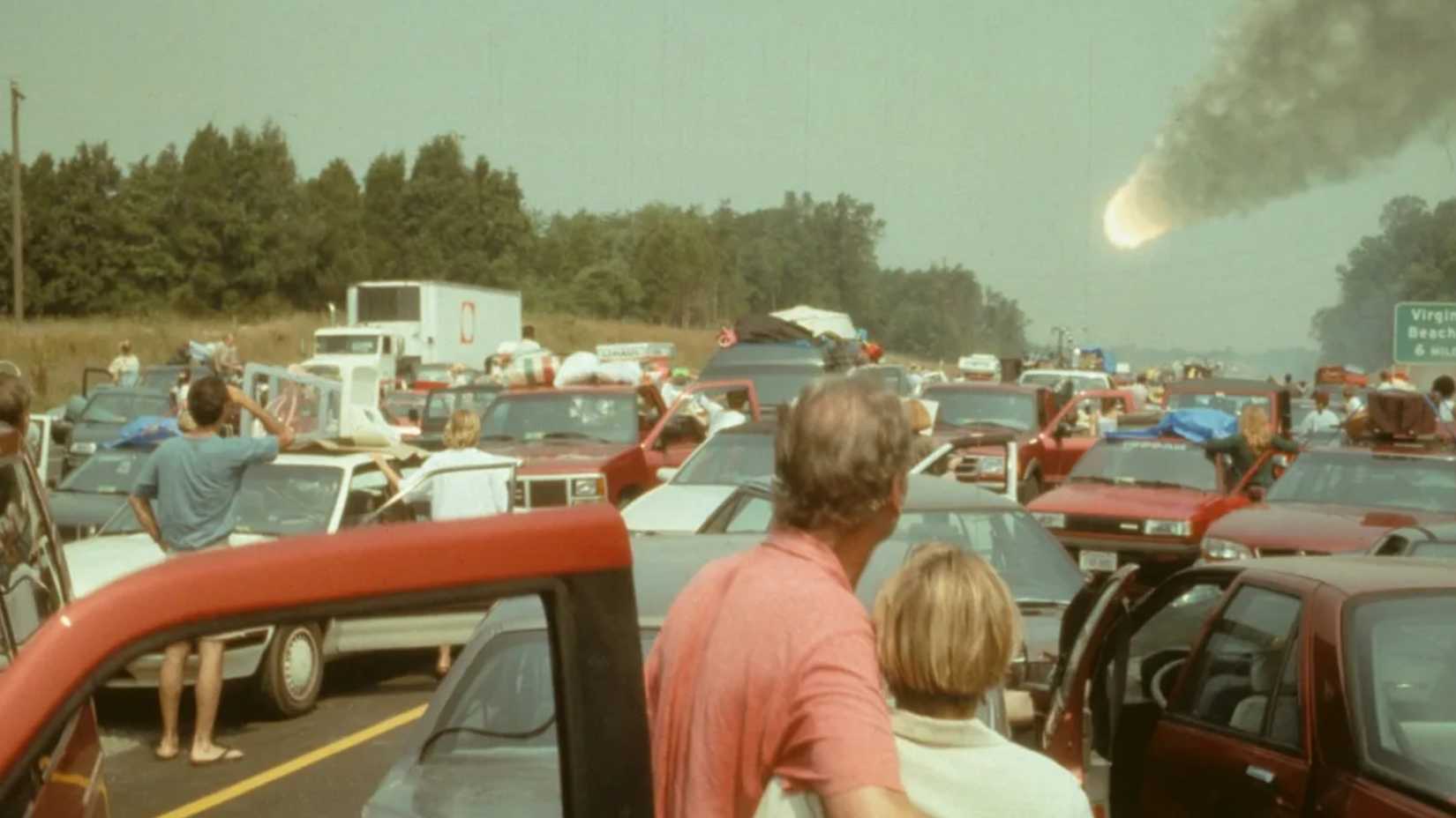 Gökyüzü düşüyor, aile kalıyor, hayatta kalma mücadelesi başlıyor