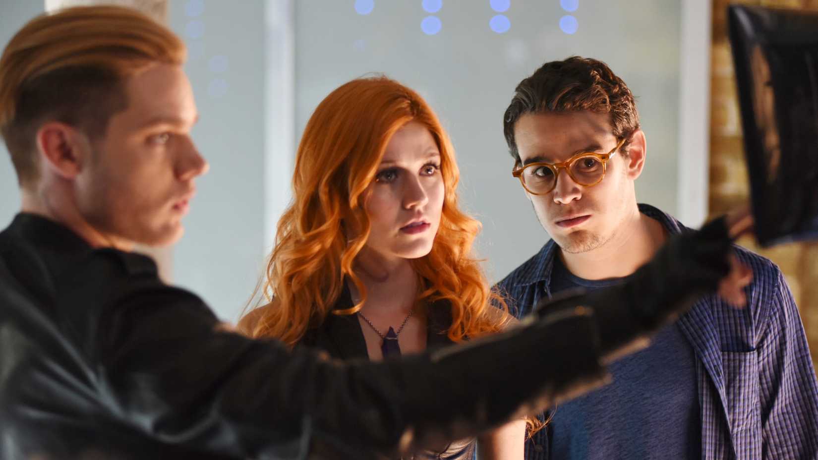 Gölgeler, savaş, umut ve genç kahramanlar