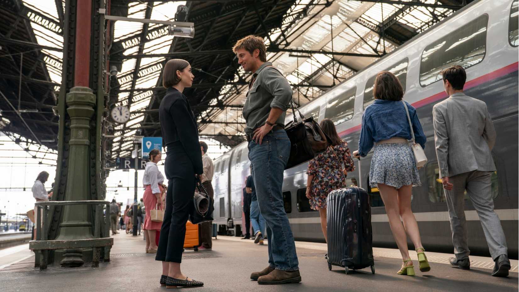 Paris rüyası devam ediyor, Emily'nin macerası yeniden başlıyor!