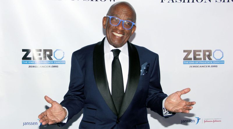 Gülüyor, anlata anlata yıllar geçmiş, hala enerjik!