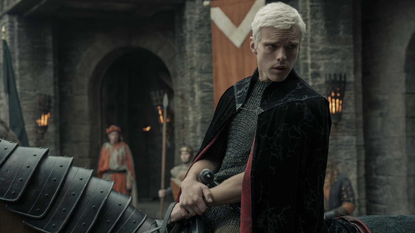 Geçmişe yolculuk, krallıklar, kahramanlar, entrika, yeni bir destan