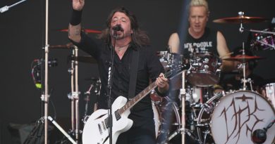 Yepyeni sesler, güçlü ritimler, rock'n'roll geleceği!