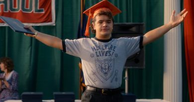 Gerilim yükseliyor, Hawkins'te bir şeyler oluyor