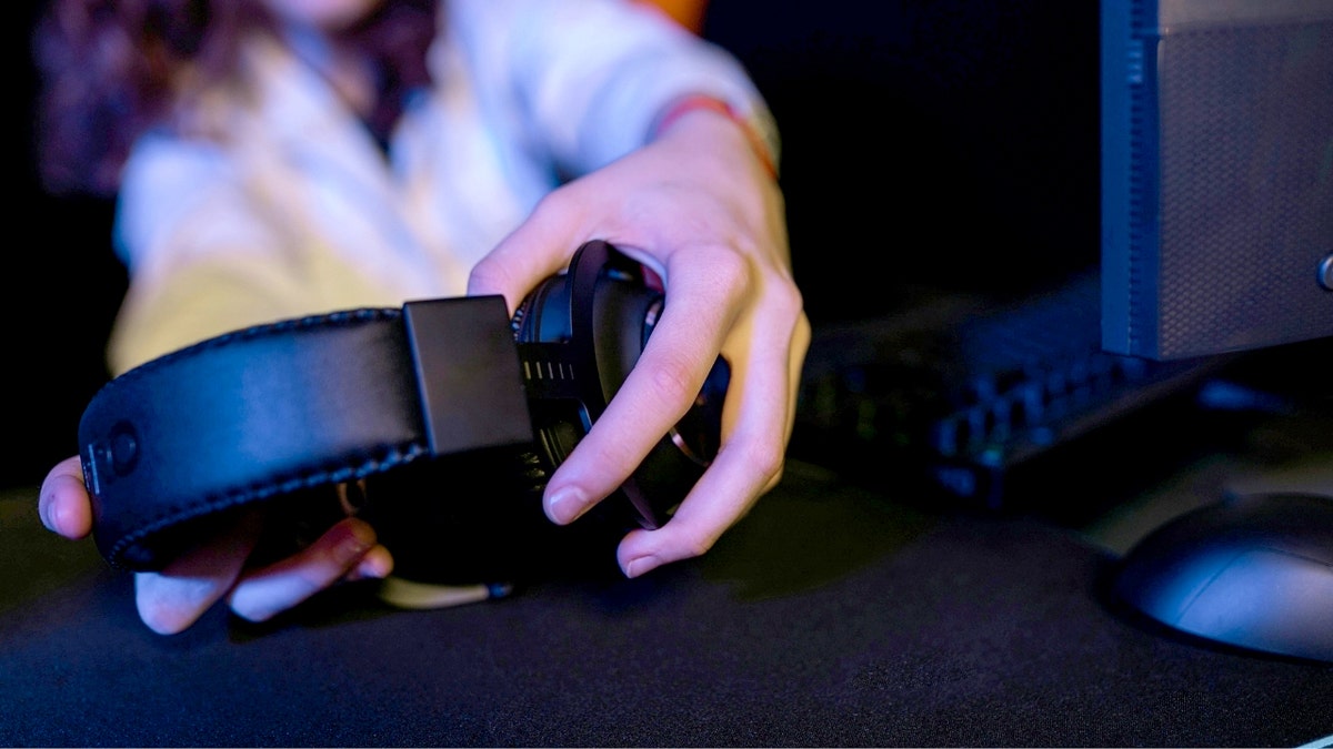 Gizlilik ihlali, kulaklık ele geçirme riski, dikkatli olun