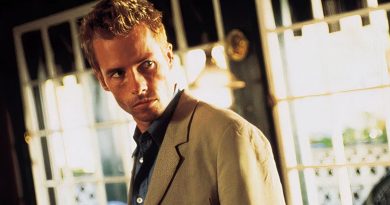 Karanlık sokaklar, yalanlar ve umutsuzluk dans ediyor