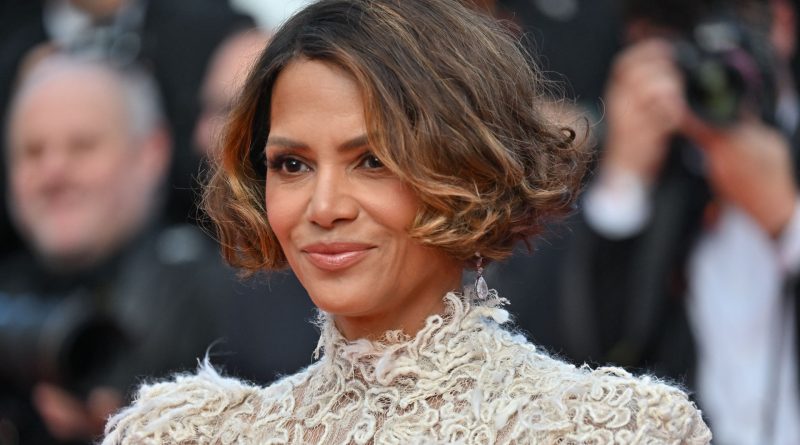 Halle Berry'den siyasi gerilime yeni soluk