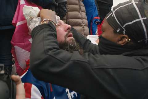 Aşırı sağın yükselişi, bir grubun iç yüzü, eleştirel bakış