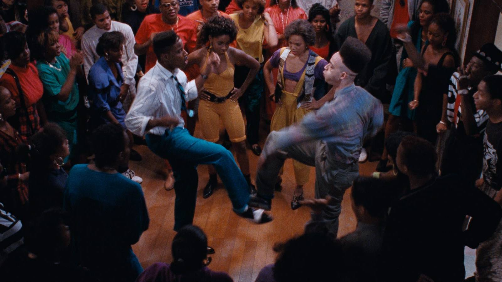 Eski dostluk, komedi, dans ve 80'ler nostaljisi