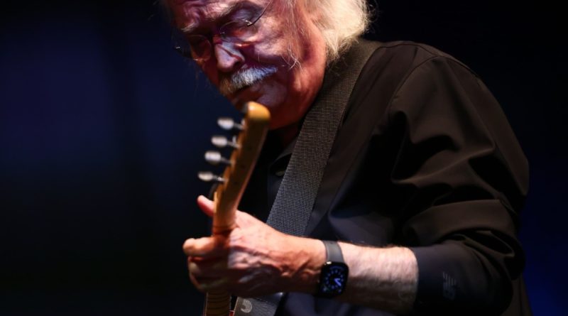 Şaşkınlık, telaş, mucizevi kurtuluş, hasar, garson yaralı