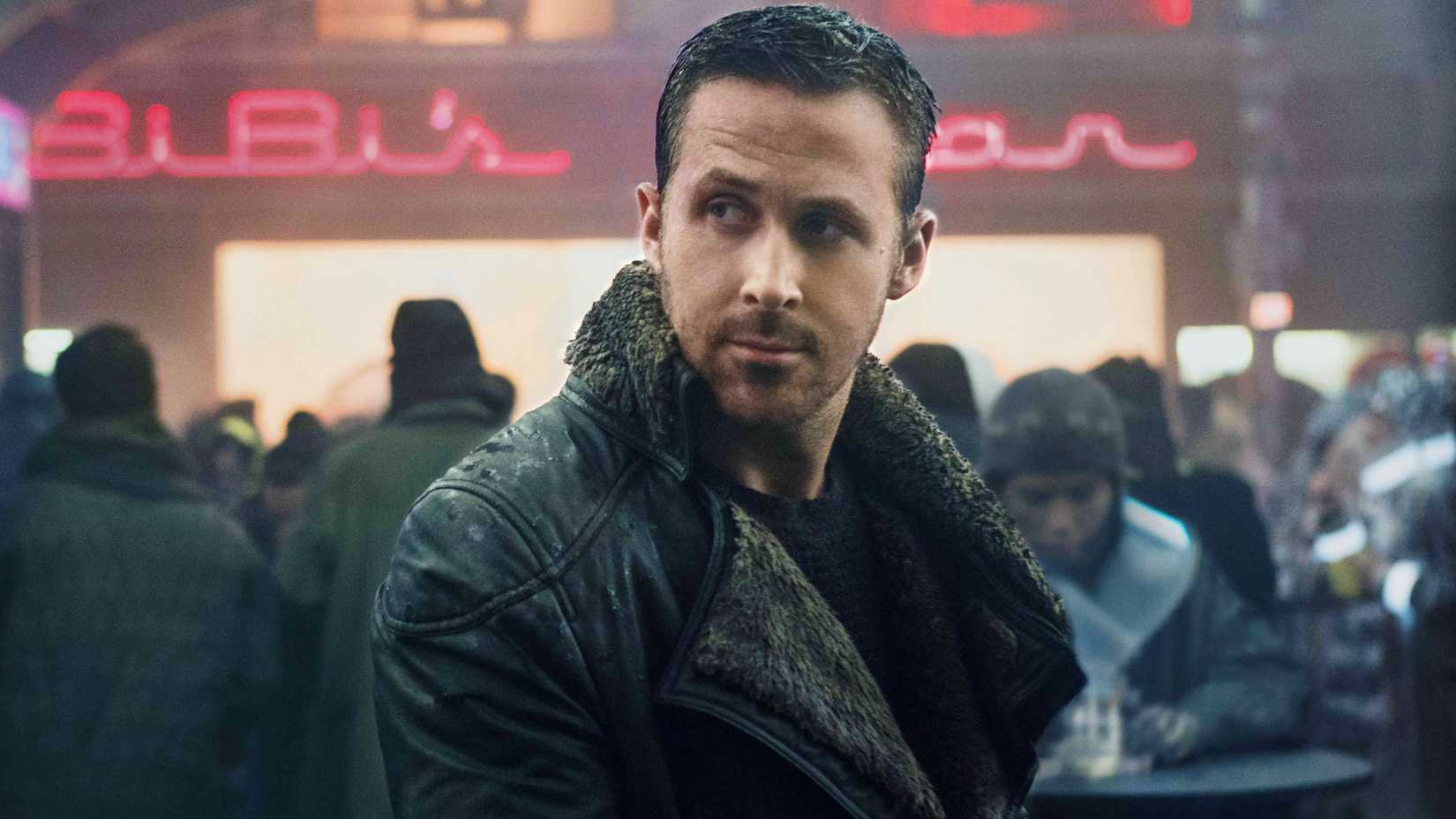 Neon ışıklar, siber uzay, gelecekten bir bakış