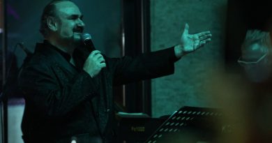 Sahne ışıkları, müzik, coşku, unutulmaz bir gece