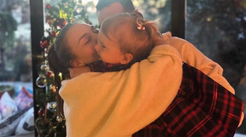 Ailecek mutluluk, yeni yılın sıcaklığı, aile sevgisi