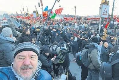 Galata'da umut, coşku ve Gazze'ye destek sesi
