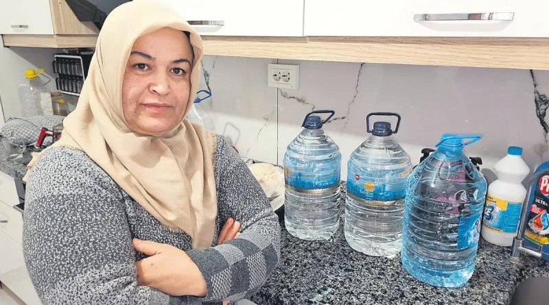 Bidonlar hayatın bir parçası, umutsuzluk yüzlerde