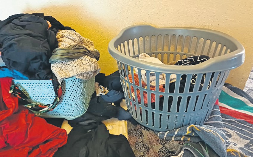 Bidonlarla su taşıyan yüzler, umutsuzluk ve çaresizlik