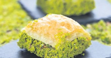 Kat kat lezzet, şerbetle dans eden altın rengi