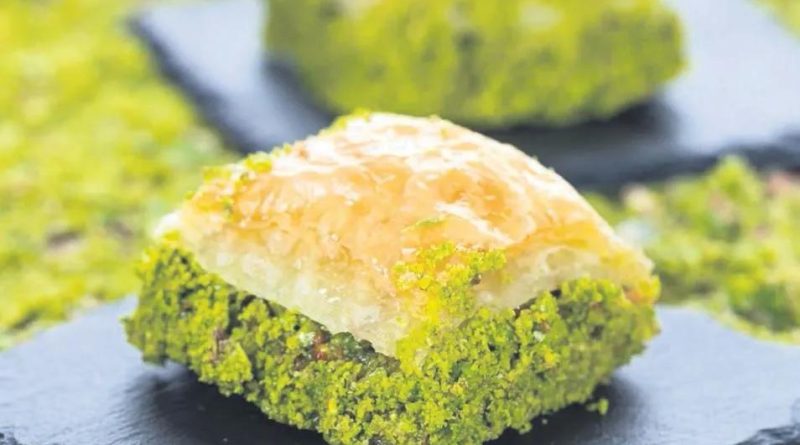 Kat kat lezzet, şerbetle dans eden altın rengi