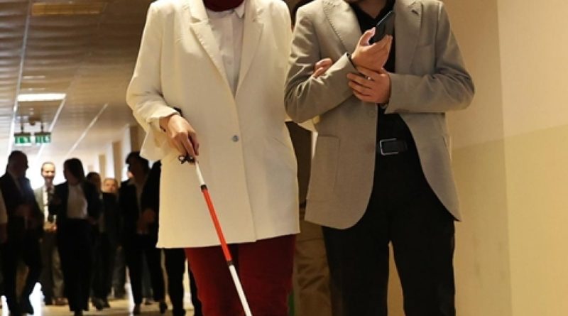 Kampüste görme engelli bireylere yapay zeka destekli bağımsızlık