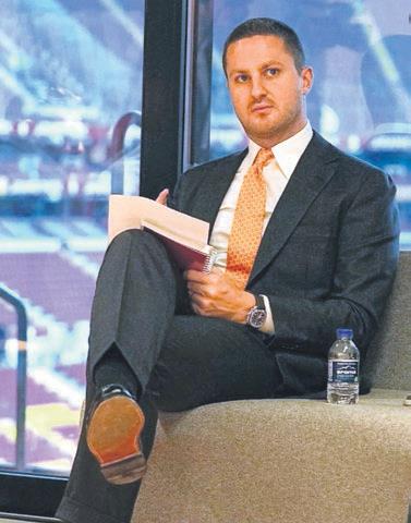 Aşk rüzgarı eserken, eski eşyalar geride kalır